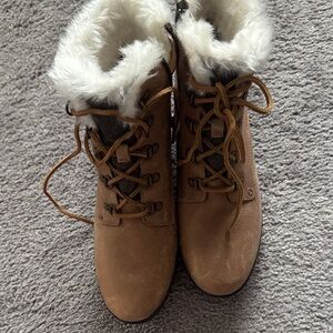 Speedy Cozy Brown Fur-Lined Women's Boots